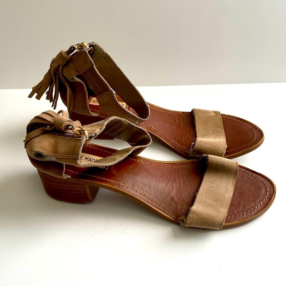 Steve Madden tan/Gray Tassel Darcie Leather Upper Heeled Sandal Size 9.5